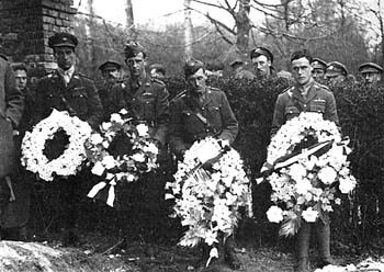 3sqn_funeral_03_350.jpg