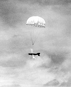 denny_oq-14_parachute_1_250.jpg